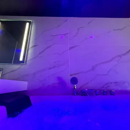 Penthouse Manhattan Jacuzzi Balneo Luxe Apartmán *